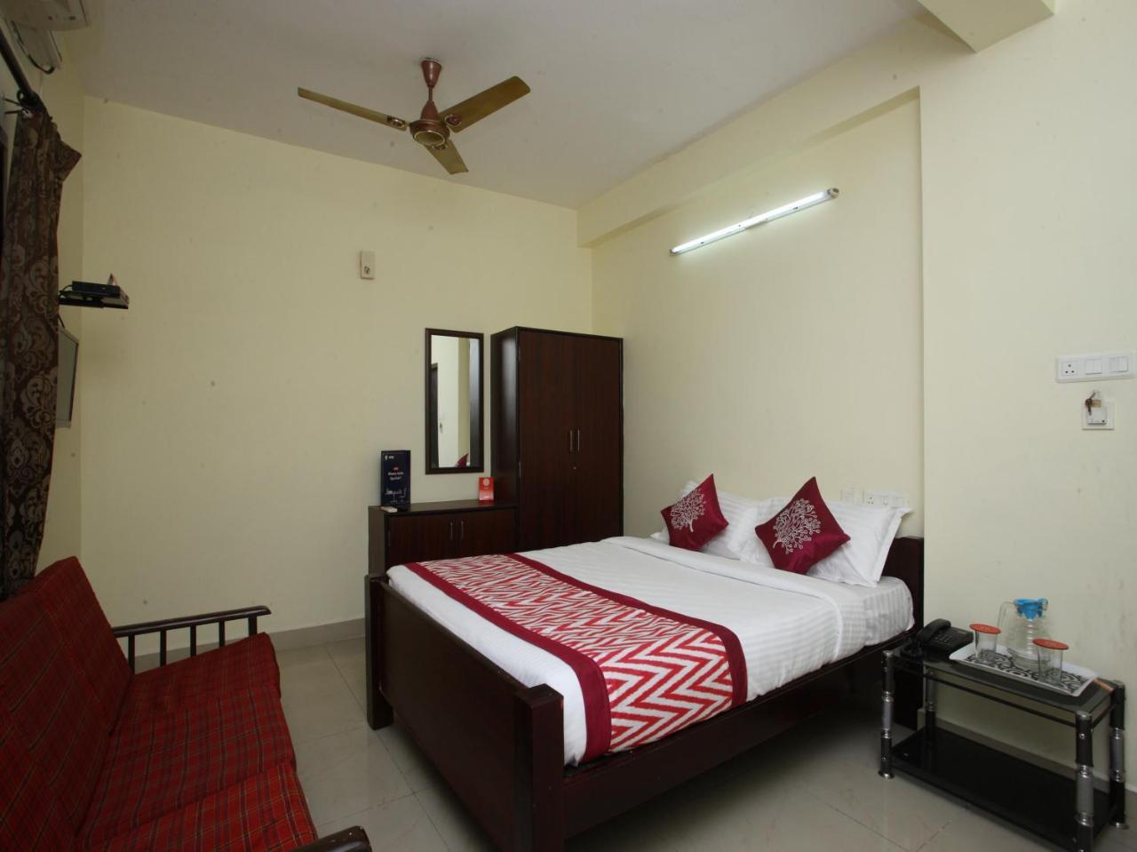 Hotel Oyo 10465 Koyambedu Chennai Exterior foto